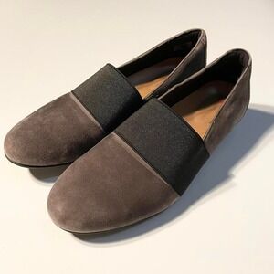 Clarks unstructured size 7.5 M suede loafers with a minimalist vibe‎